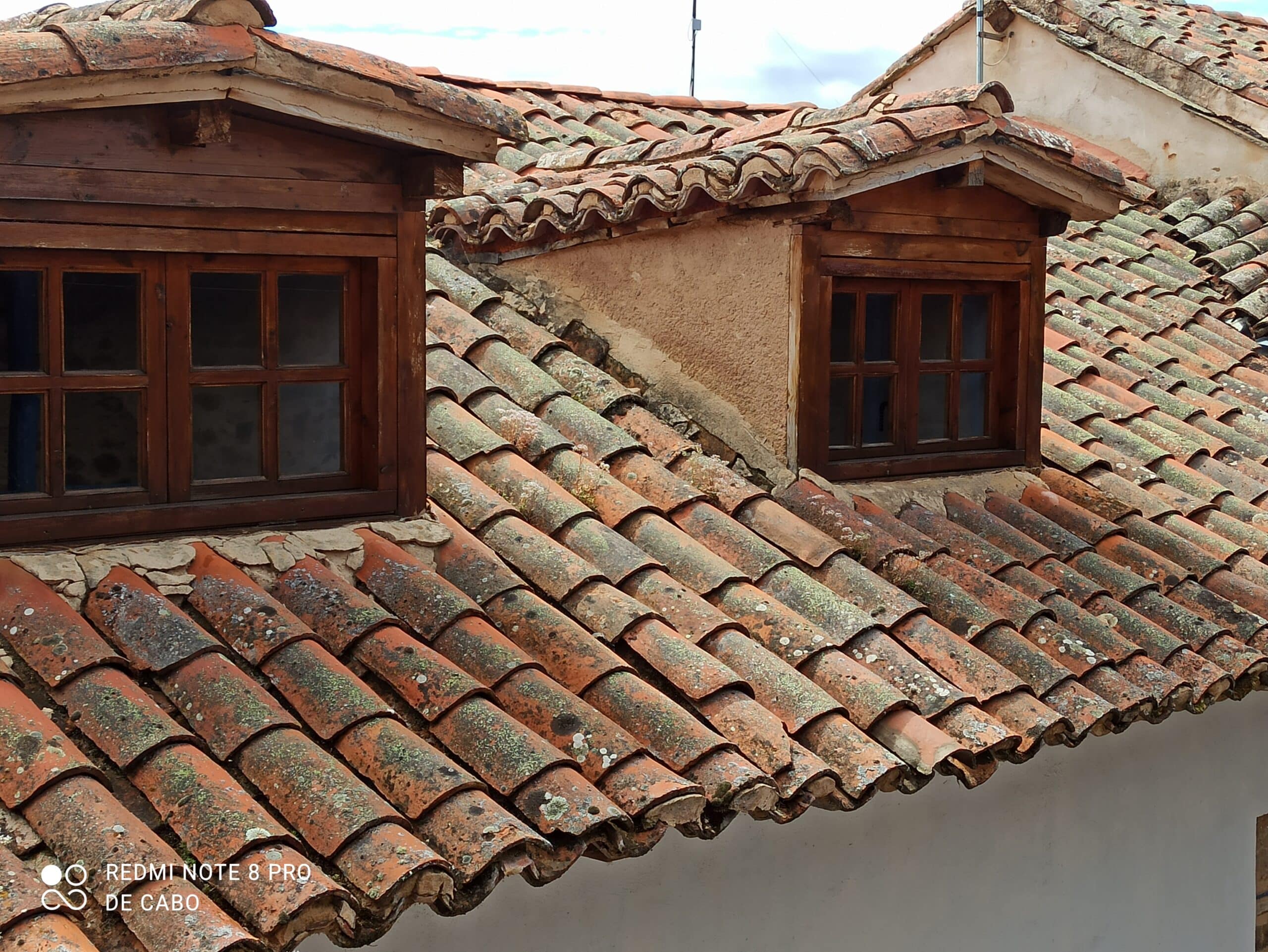 Casa rústica restaurada en campo.